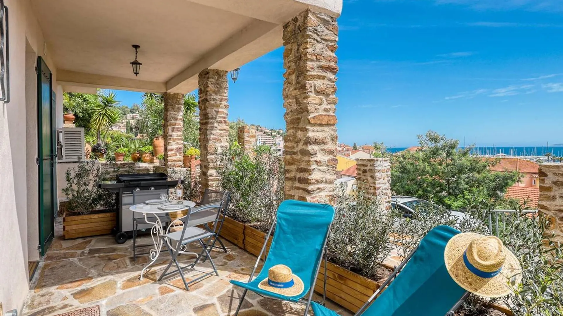 Appartement Neuf Au Lavandou - Climatise, Proche Plage - Fr-1-816-3 contacts